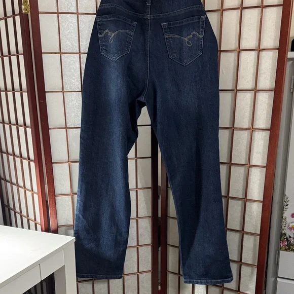 Bandolino Women's Straight Leg Jeans in Dark Blue Inseam 30 inches - Picture 3 of 4